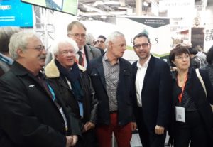 Sur cette photo, on voit Catherine Arenou, Marc Vuillemot et d'autres membres du Conseil d'Administration de V&B à l'occaion d'une réunion